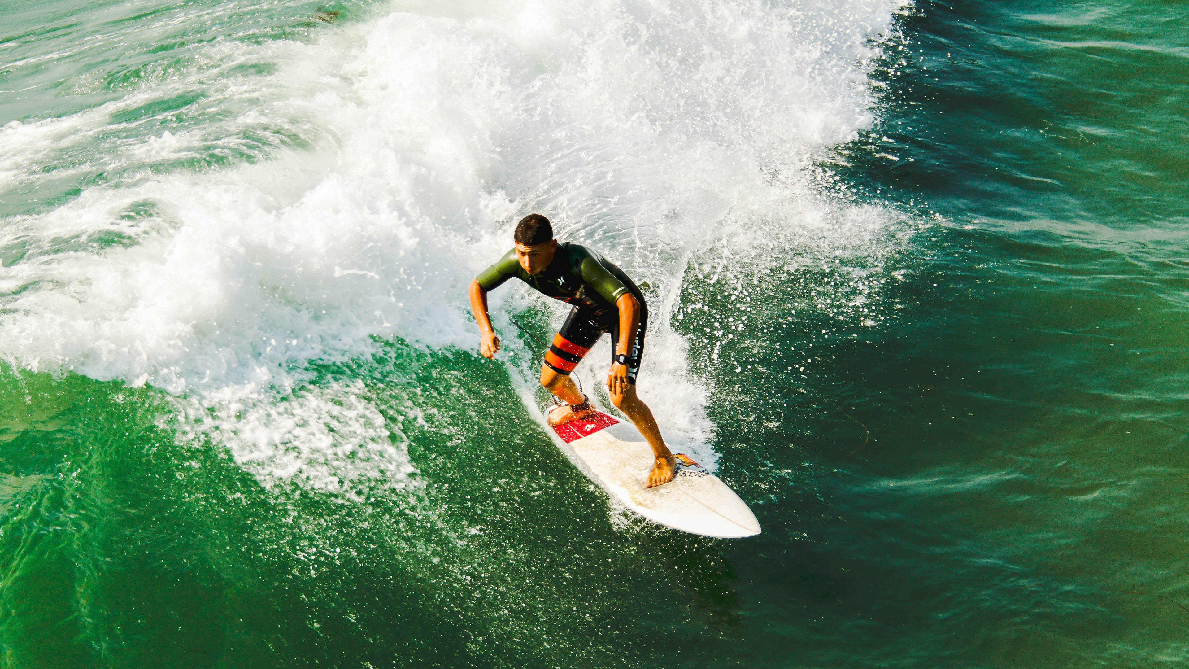 英超：热刺4-2爆冷击败利物浦，孙兴慜精彩表现，热刺完胜利兹联 孙兴慜百球里程碑